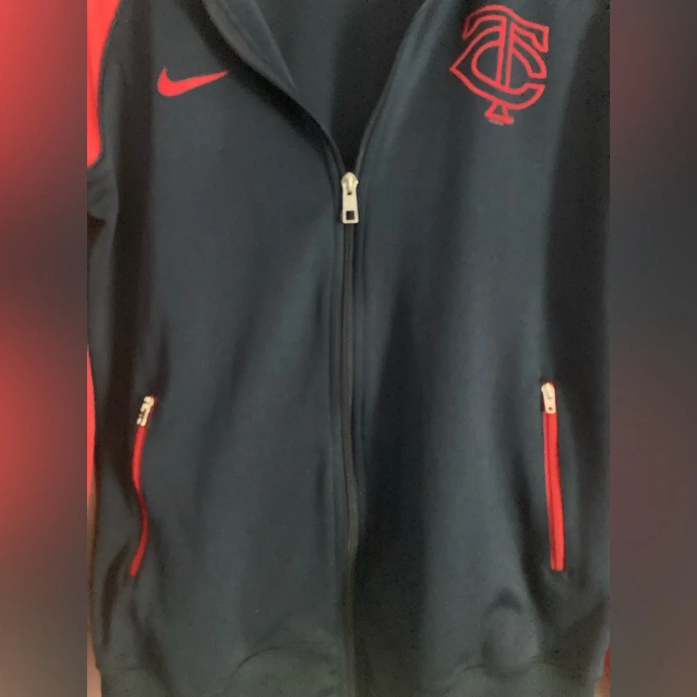 Nike SZ L Minnesota Twins Red and Navy Lightweight zipper Jacket